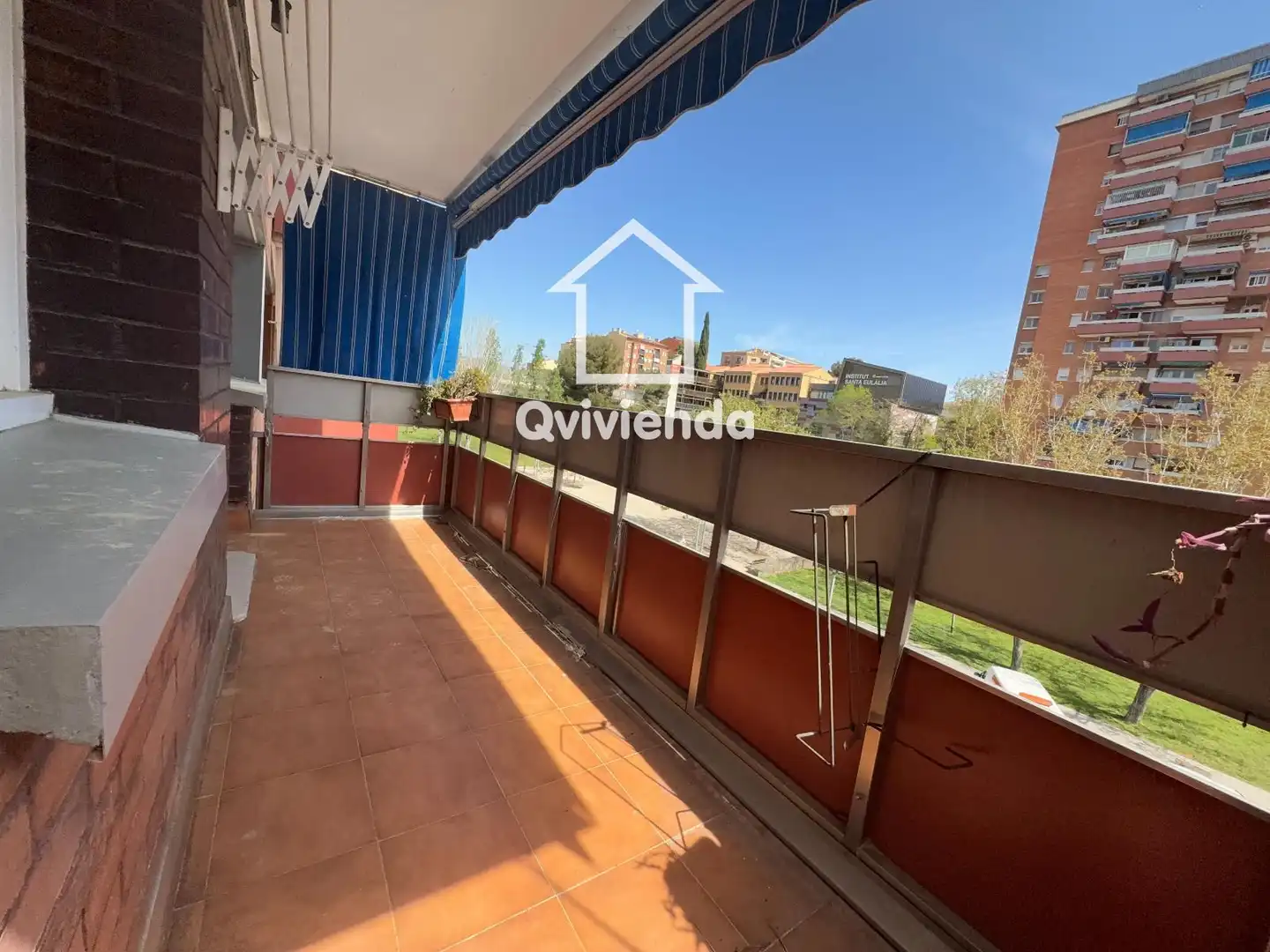 Vista exterior de Piso en venta en Terrassa con Calefacción y Terraza