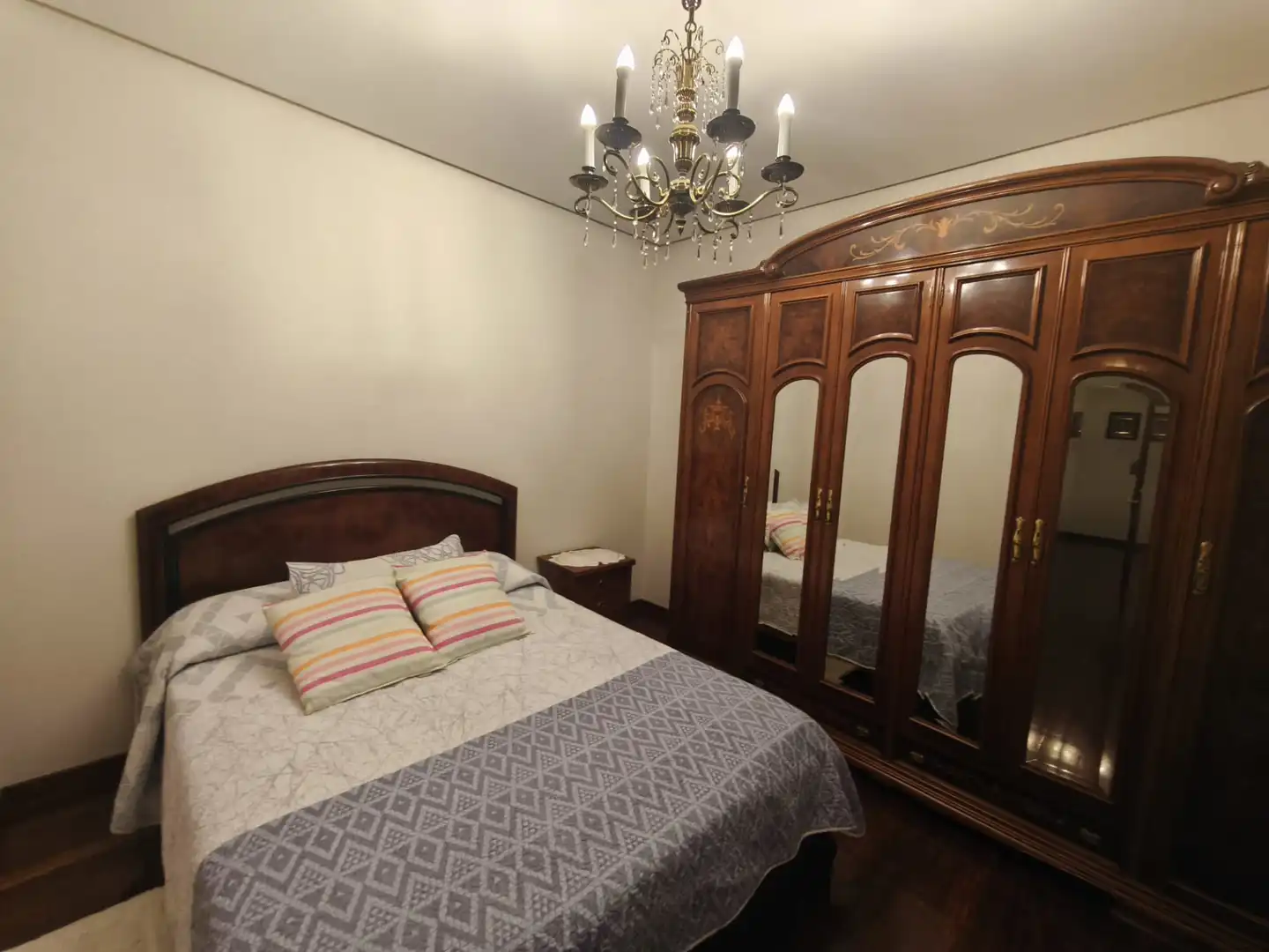 Dormitori de Pis en venda en Ourense Capital  amb Calefacció, Parquet i Forn