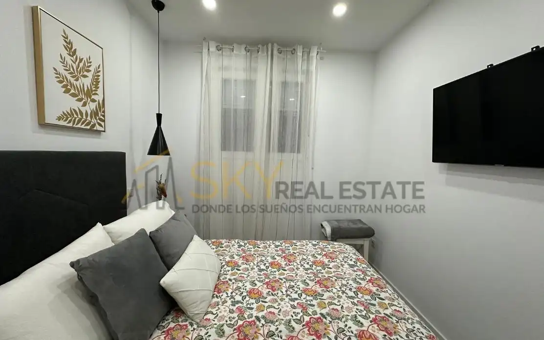 Bedroom of Flat for sale in Madrid  with Air Conditioner and Heating