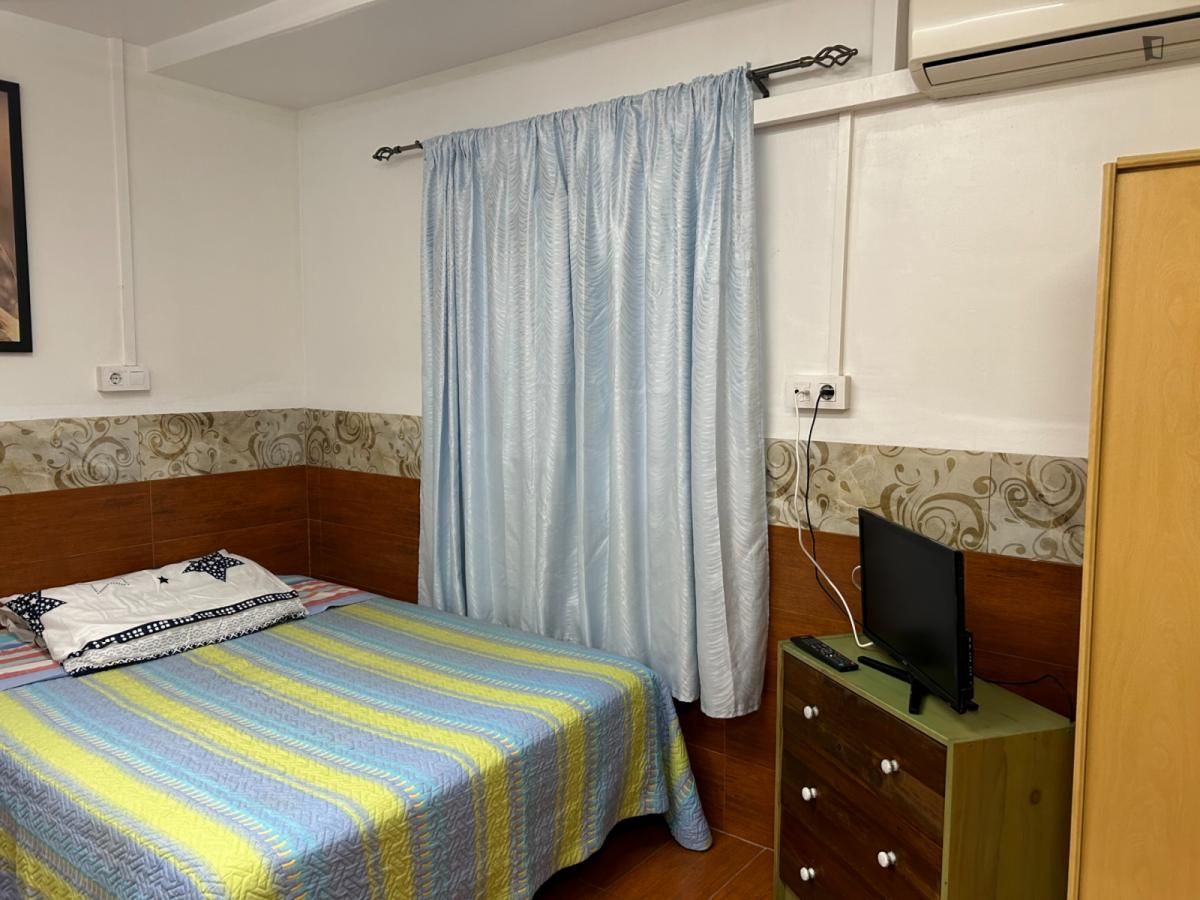 Habitación de Estudio de alquiler en  Barcelona Capital con Aire acondicionado, Calefacción y Amueblado