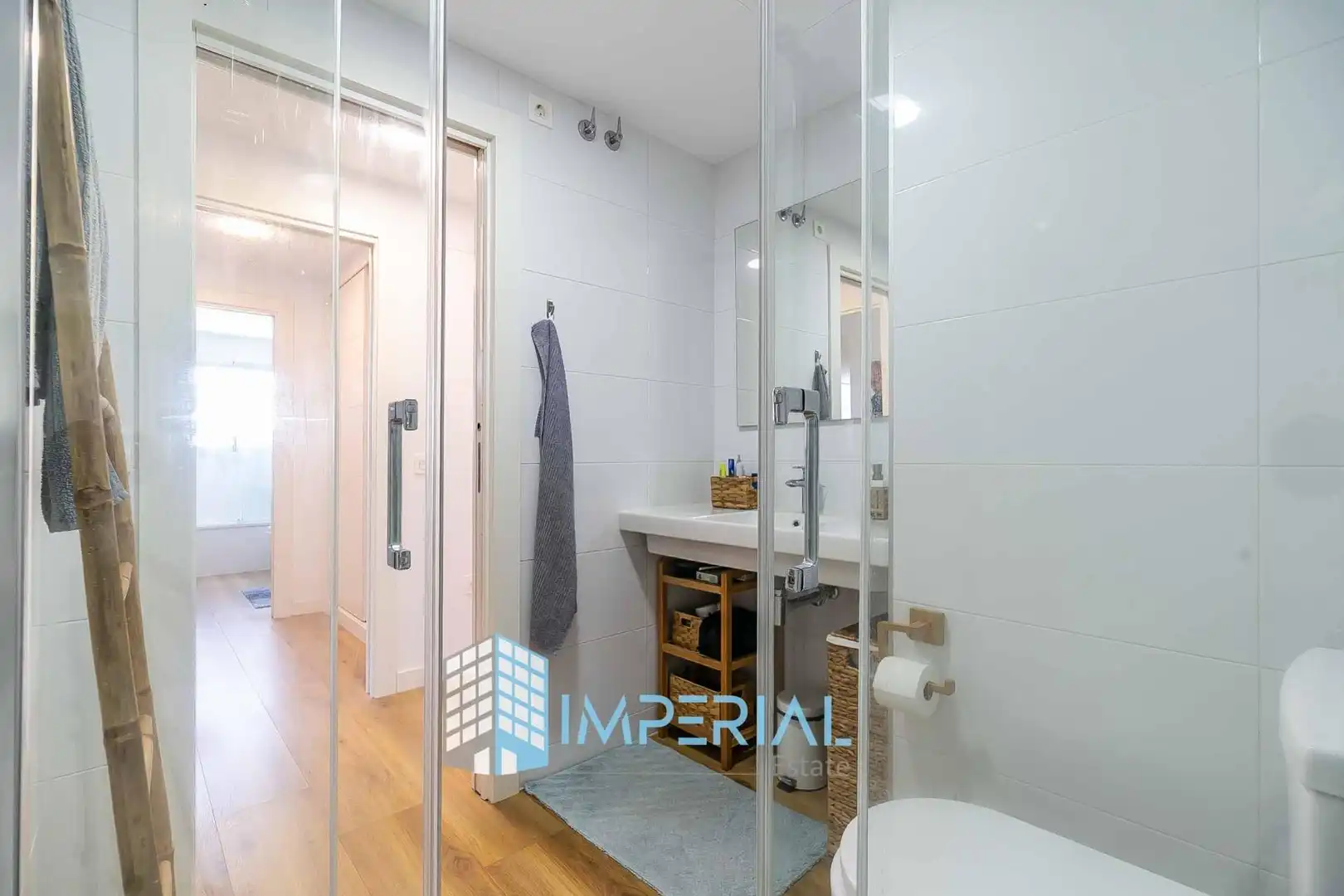 Bathroom of Flat for sale in Fuengirola  with Air Conditioner, Heating and Terrace