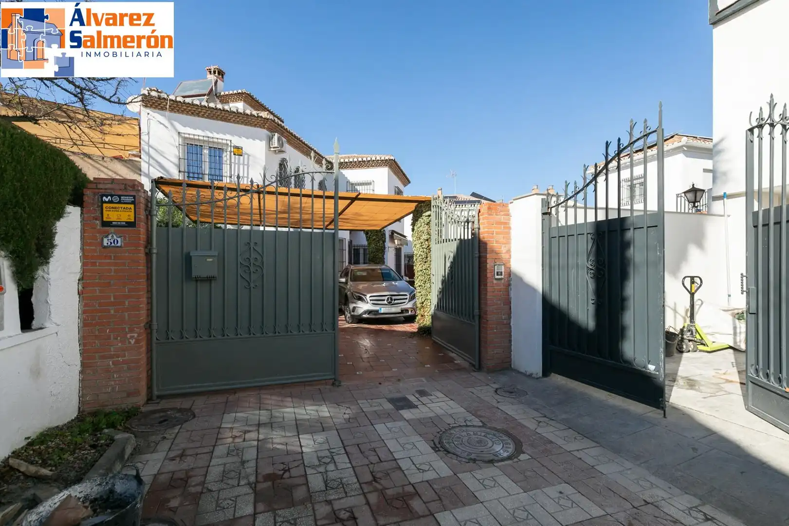 Vista exterior de Casa o xalet en venda en Granada