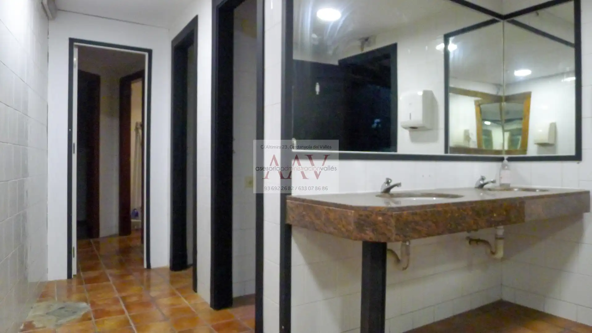 Bathroom of Industrial buildings for rent in Cerdanyola del Vallès
