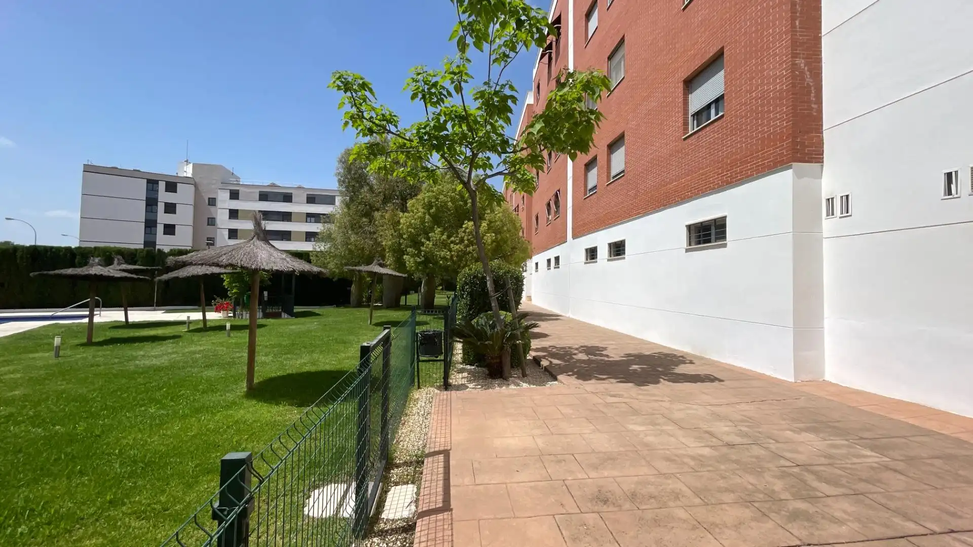 Außenansicht von Wohnung zur Miete in Córdoba mit Klimaanlage, Heizung und Gemeinschaftspool