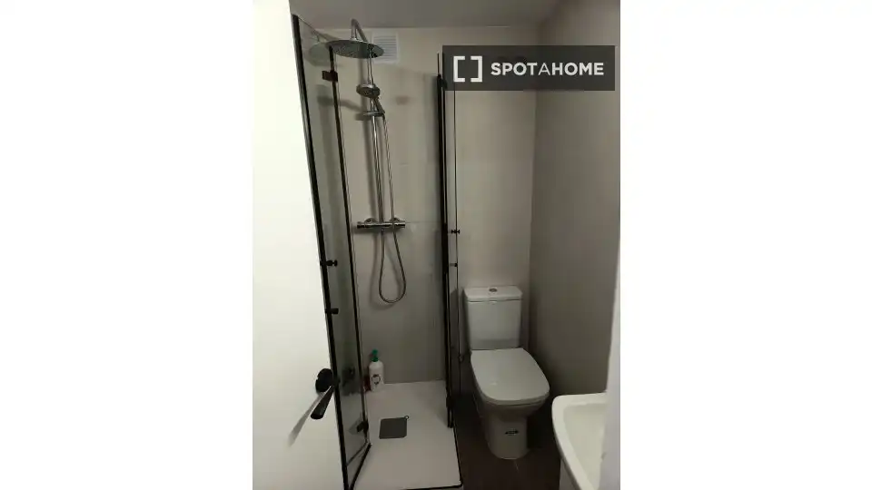 Bathroom of Flat for share in Mataró  with Air Conditioner, Terrace and Furnished