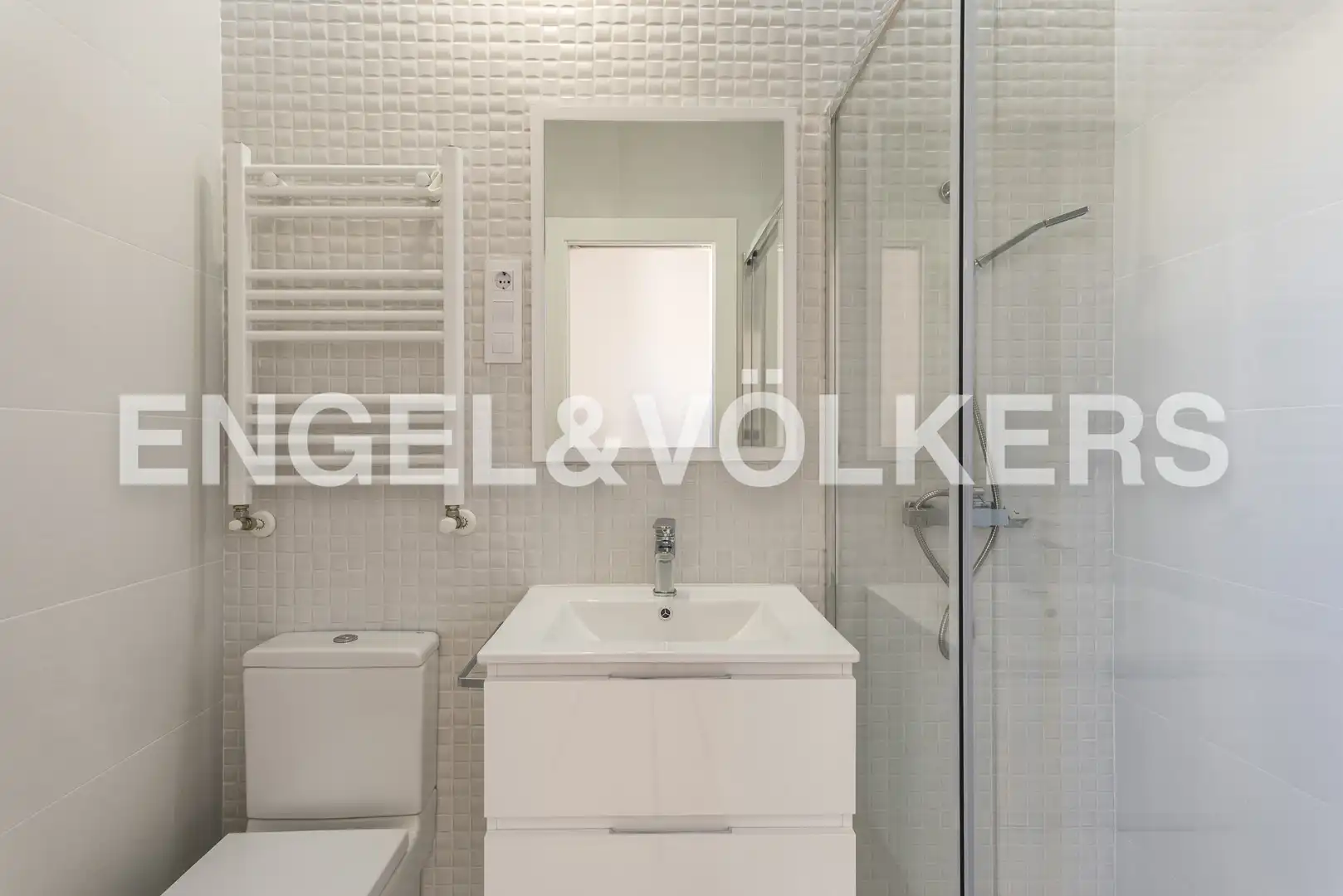 Baño de Ático de alquiler en Madrid con Aire acondicionado, Calefacción y Parquet