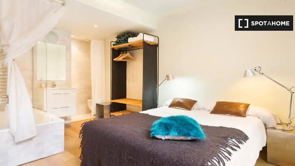 Appartamento con terrazza in affitto a Eixample