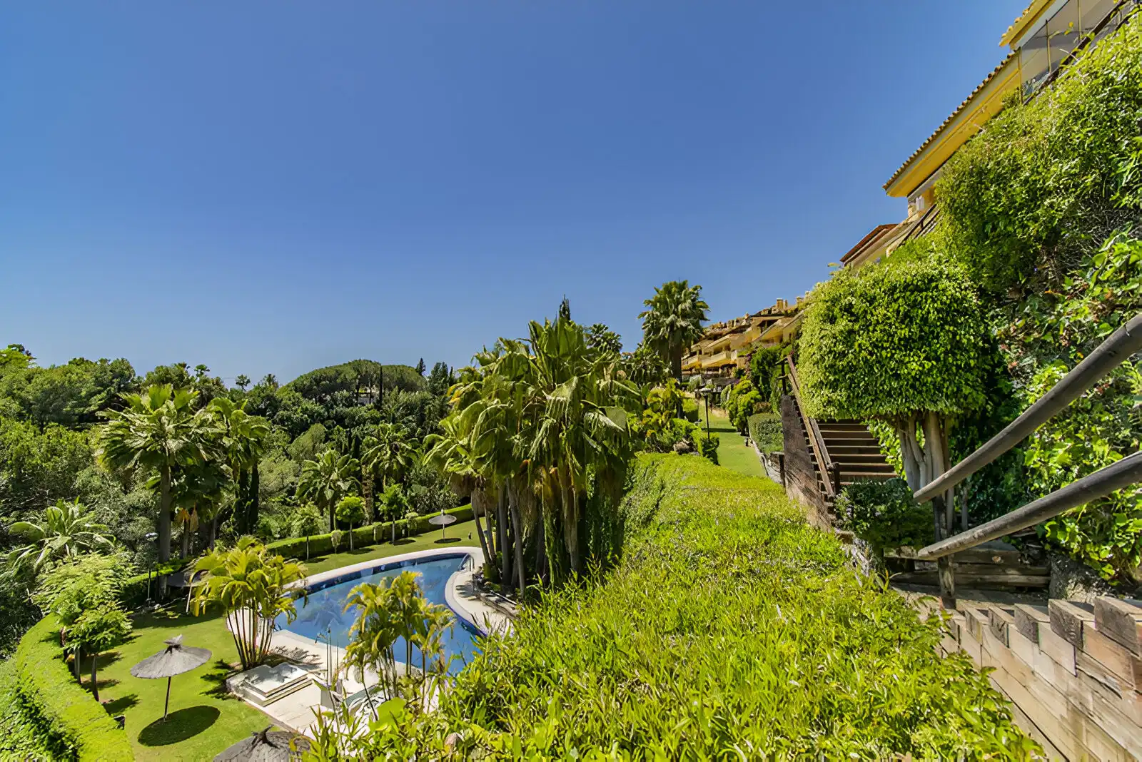 Garden of Attic for sale in Marbella  with Air Conditioner, Terrace and Swimming Pool