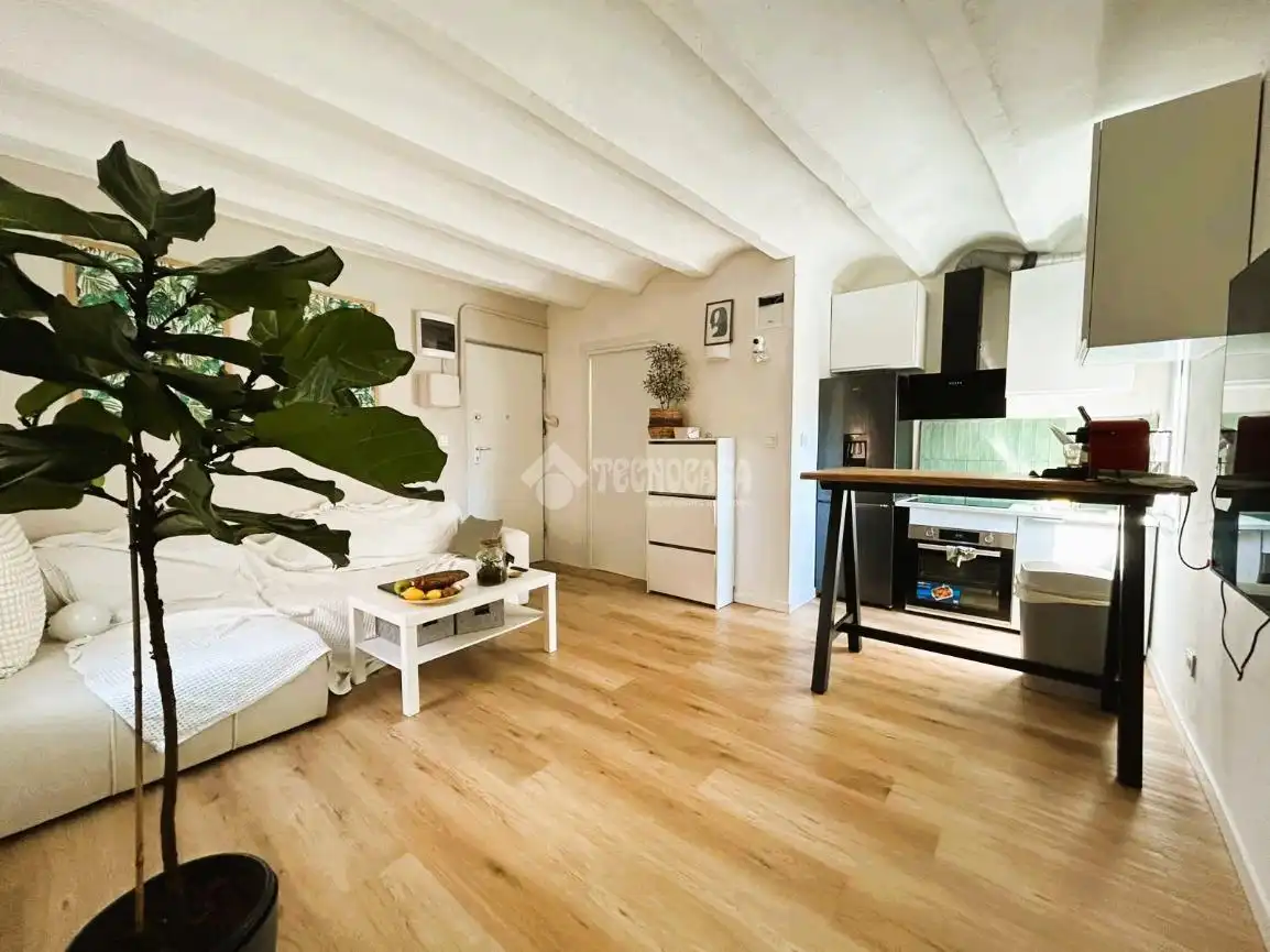 Sala de estar de Piso en venta en L'Hospitalet de Llobregat con Aire acondicionado, Terraza y Amueblado
