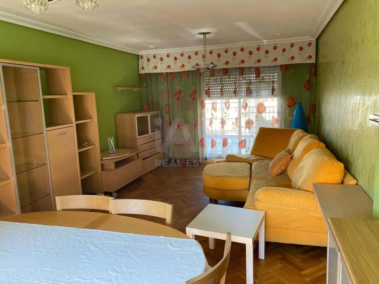 Sala d'estar de Casa o xalet en venda en Valladolid amb Calefacció