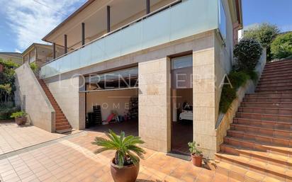 Vista exterior de Casa o xalet en venda en Sant Boi de Llobregat amb Aire condicionat, Terrassa i Piscina