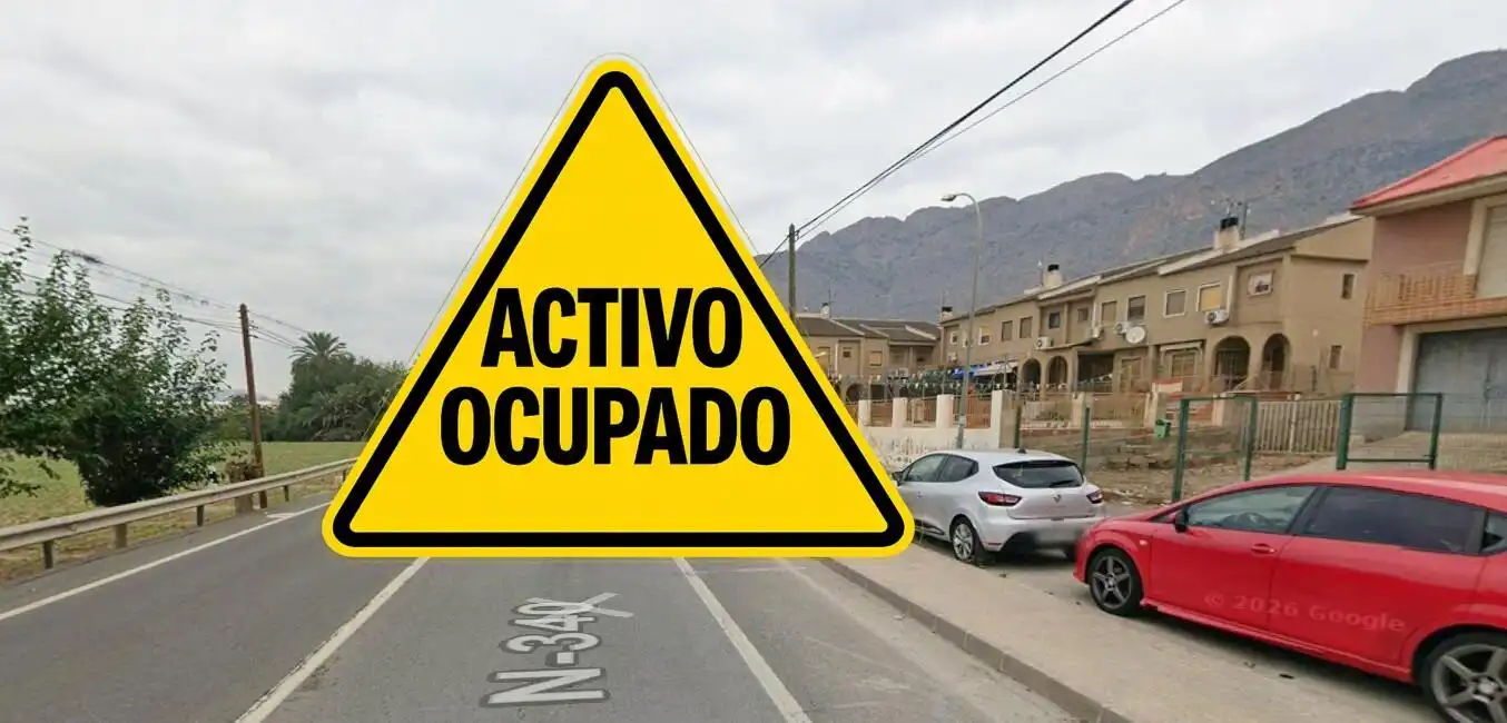 Aparcament de Pis en venda en Orihuela amb Jardí privat