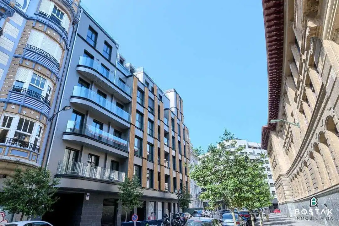 Vista exterior de Piso de alquiler en Bilbao  con Calefacción y Terraza
