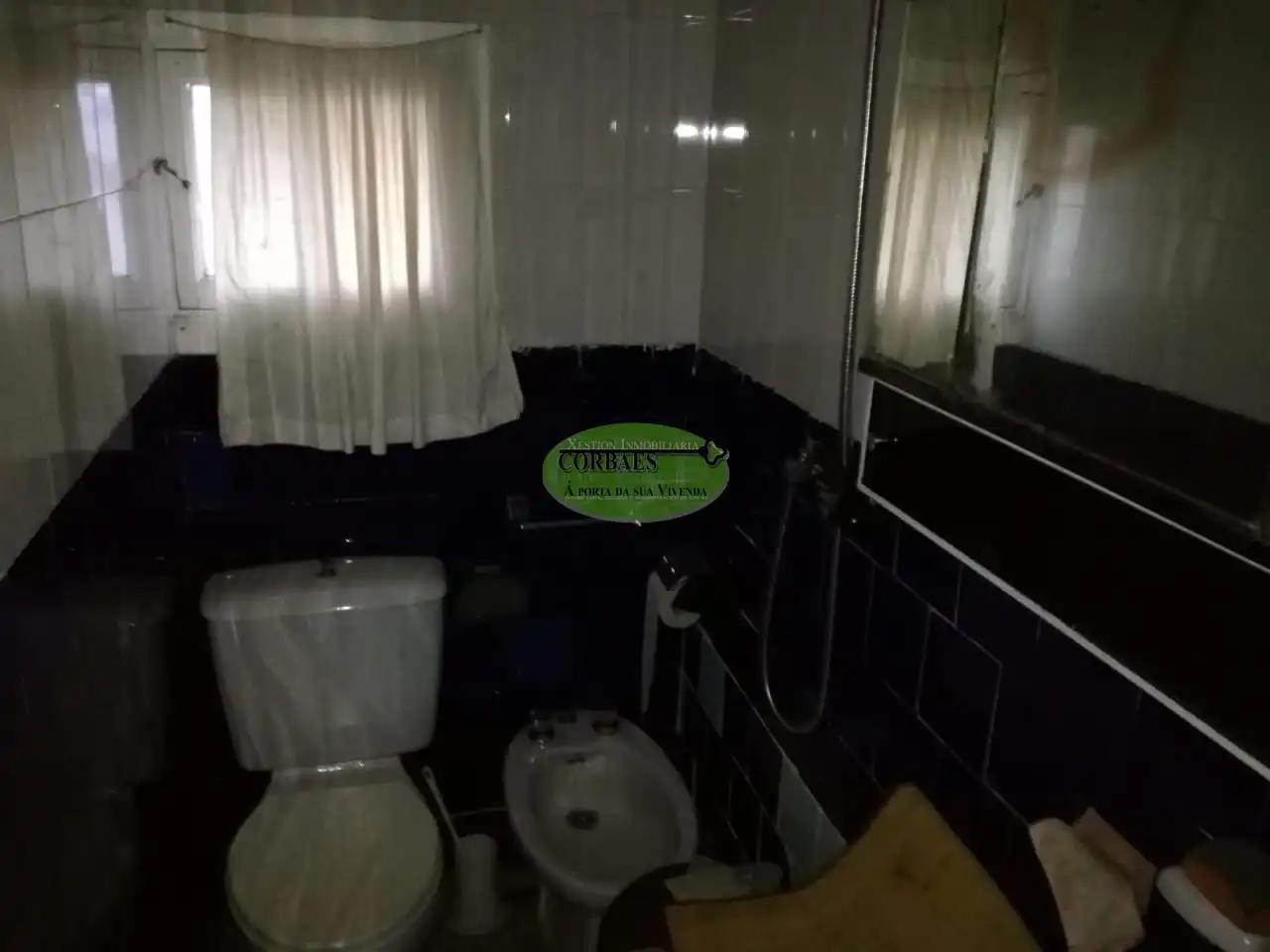 Bany de Casa o xalet en venda en Ourense Capital  amb Jardí privat, Traster i Moblat