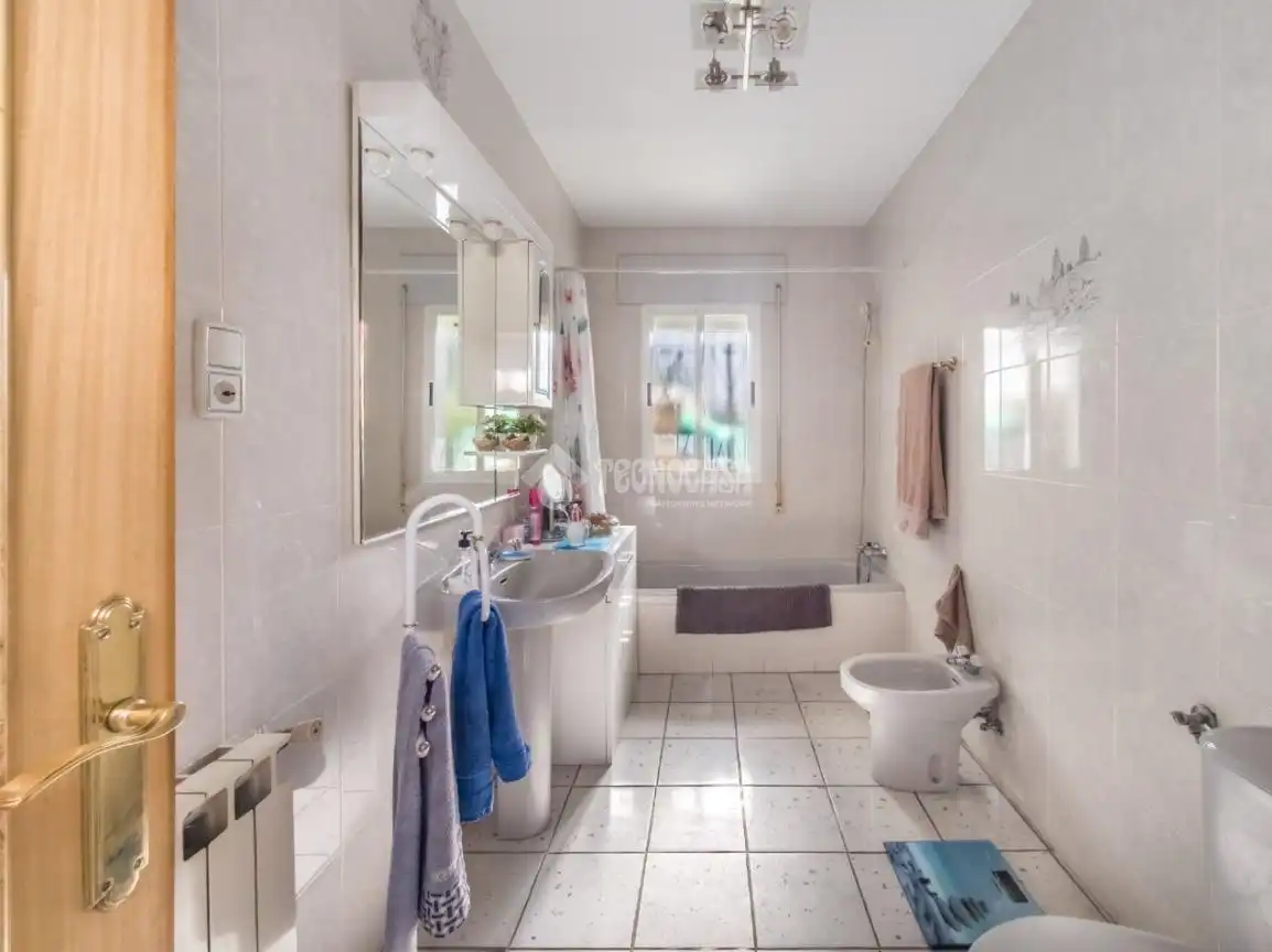Bathroom of Houses for sale in Nuevo Baztán  with Heating, Private garden and Swimming Pool
