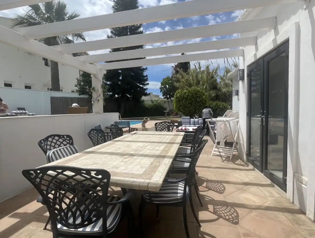 Chalet con piscina en venta en Calle Castilla s/n
