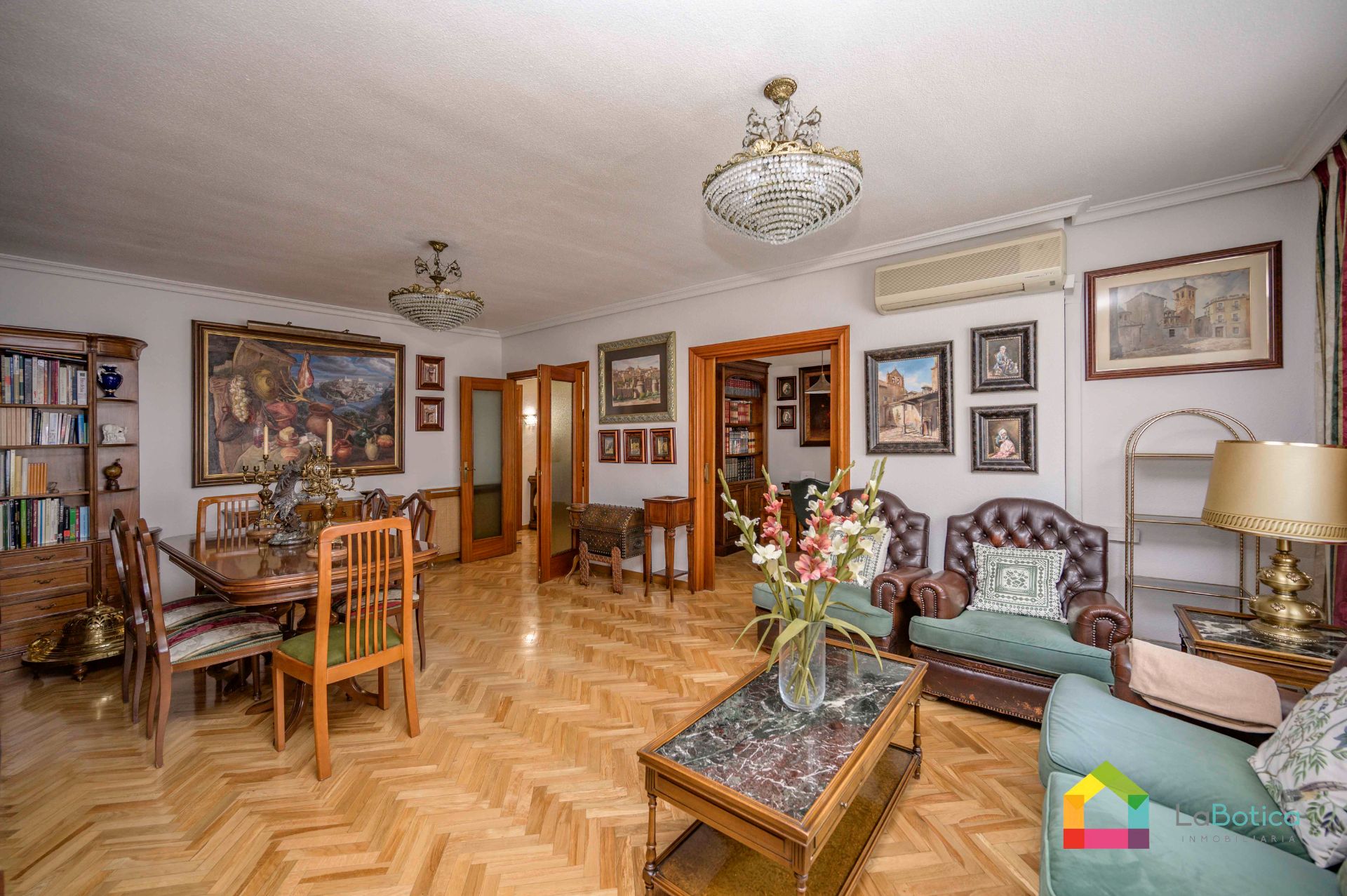 Living room of Flat for sale in  Toledo Capital  with Air Conditioner, Heating and Storage room