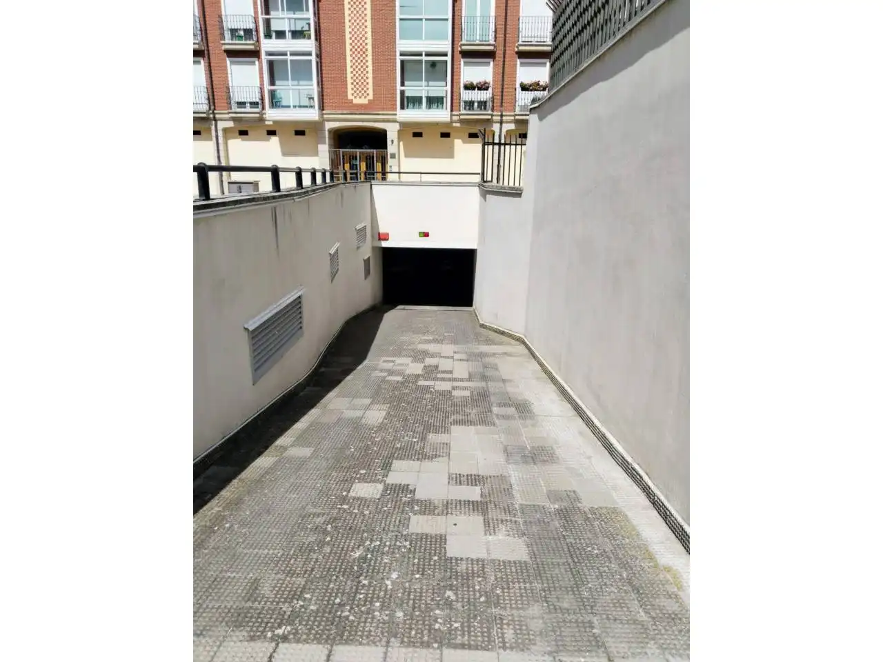 Parkplatz von Wohnungen zur Miete in Burgos mit Heizung, Parkett und Terrasse