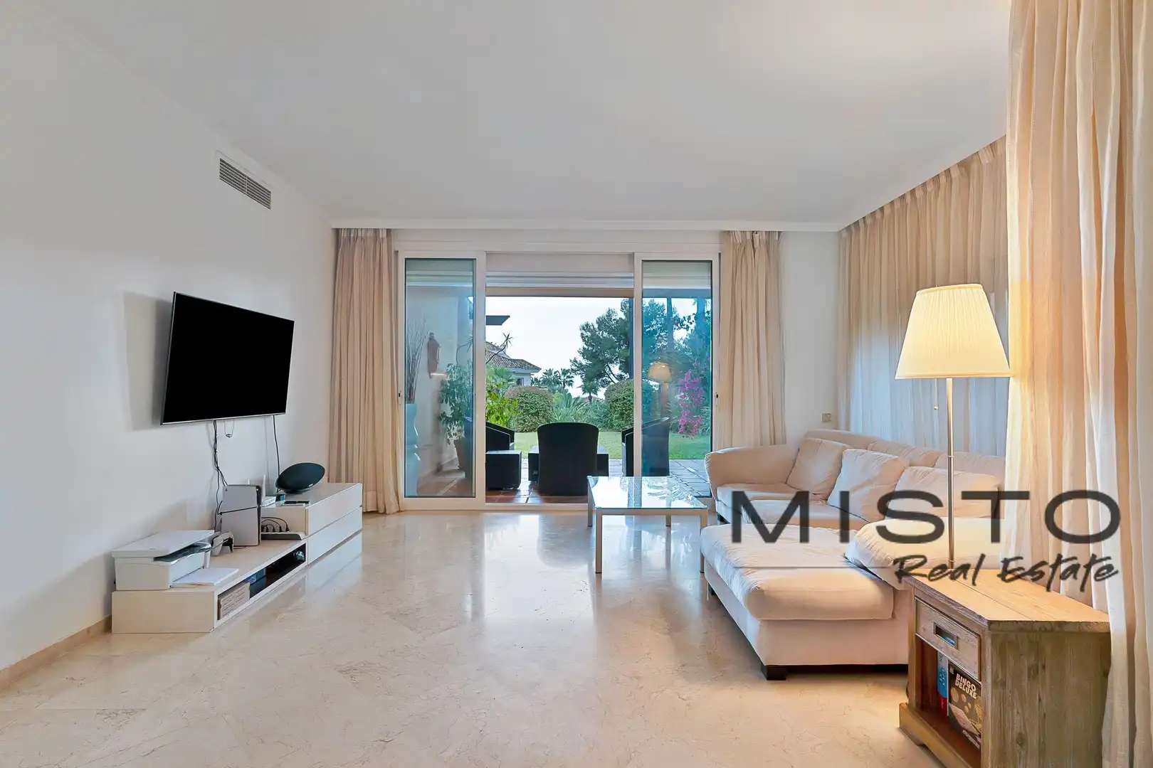 Sala de estar de Piso en venta en Marbella con Aire acondicionado, Terraza y Piscina