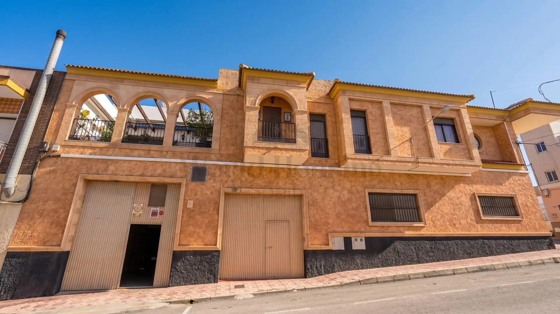 Chalet con terraza en venta en Calle CL ROJALES, imagen 2