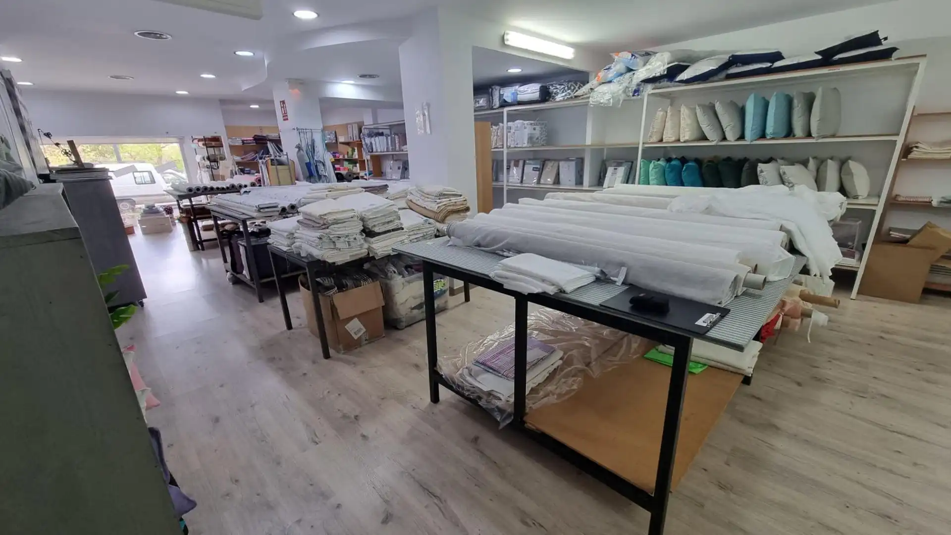 Business premises for sale in Poble, imagen 2