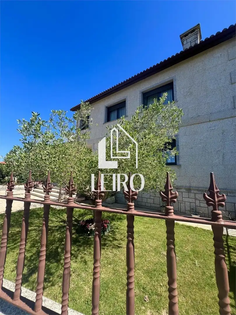 Exterior view of Houses for sale in Vilagarcía de Arousa  with Heating, Private garden and Terrace