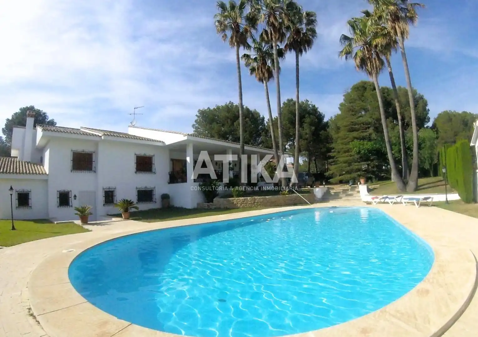 Vista exterior de Casa o xalet en venda en Ontinyent amb Aire condicionat, Calefacció i Jardí privat