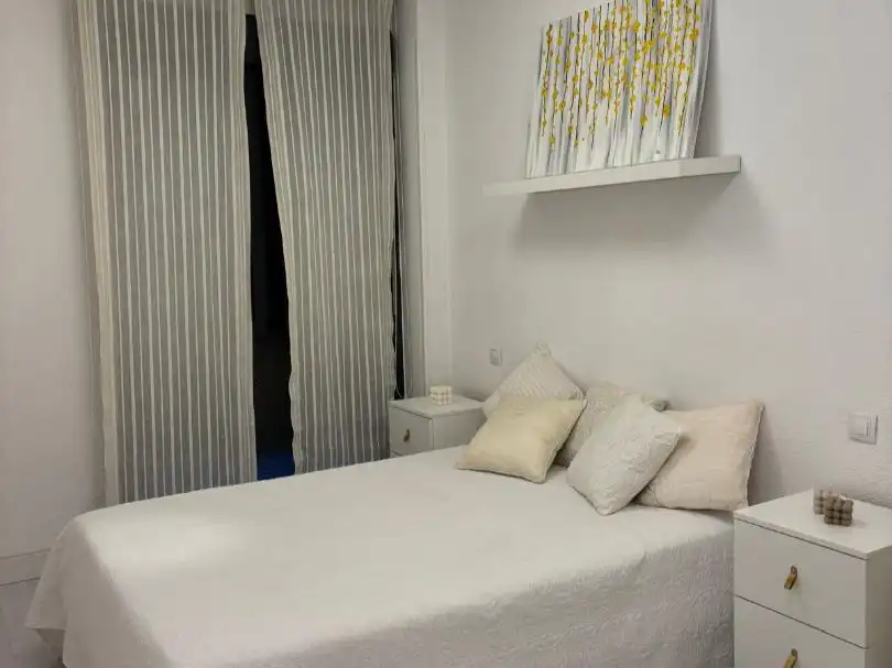 Dormitori de Apartament de lloguer en Aranjuez amb Calefacció i Moblat