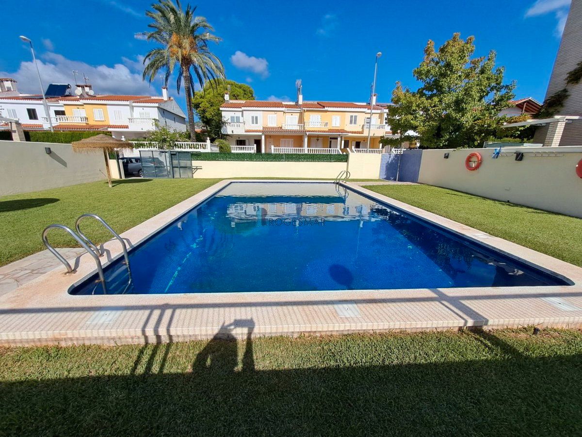 Casa adosada en venda a Heliópolis