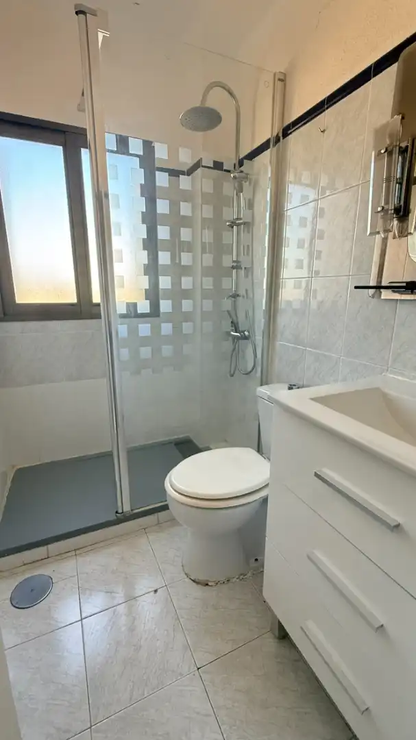 Baño de Piso en venta en Aldea del Fresno con Aire acondicionado, Terraza y Amueblado