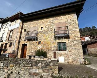 Vista exterior de Casa adosada en venda en Llanes amb Calefacció i Moblat