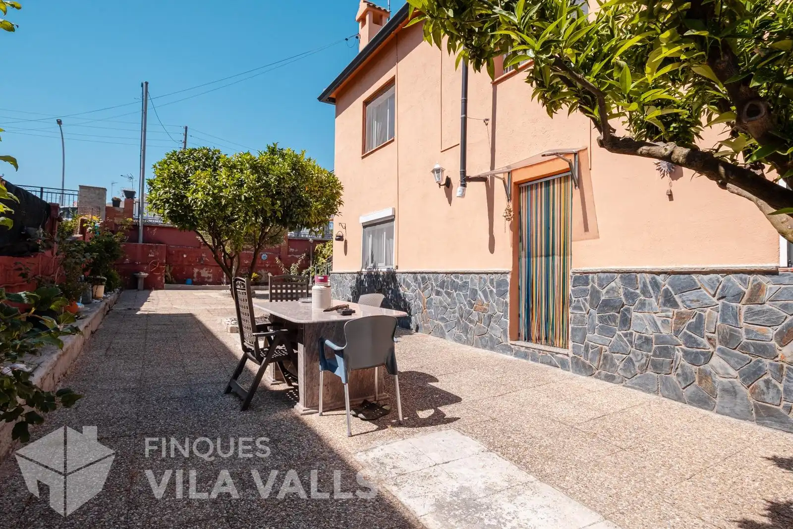 Vista exterior de Casa o xalet en venda en Caldes de Montbui amb Piscina comunitària