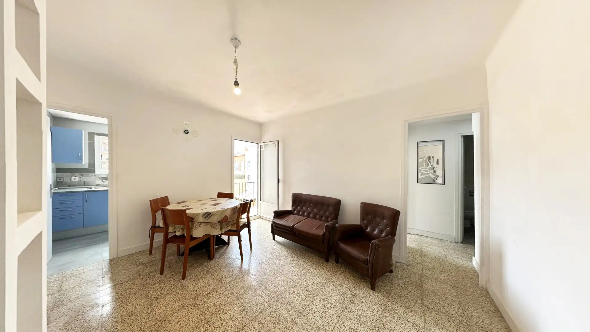 Sala de estar de Piso en venta en Cornellà de Llobregat con Amueblado, Horno y Balcón