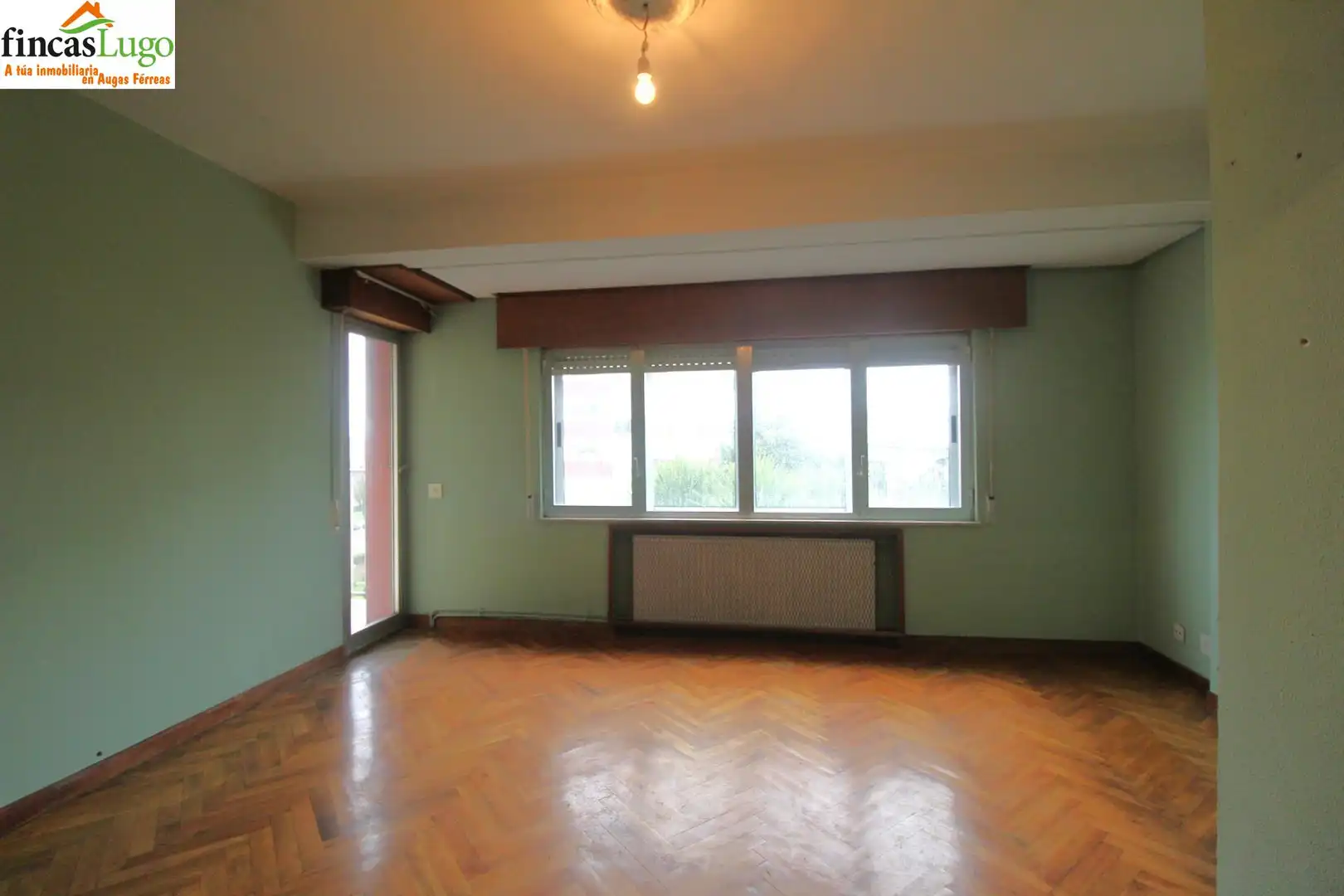 Sala d'estar de Pis en venda en Lugo amb Calefacció, Parquet i Traster
