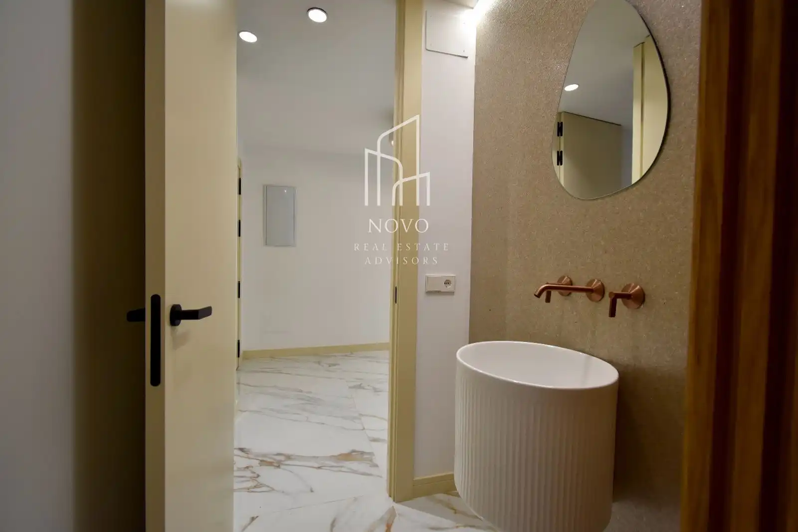 Baño de Piso en venta en Madrid con Calefacción, Horno y Lavadora