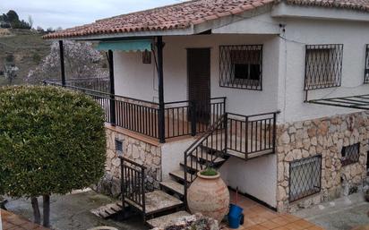 Vista exterior de Casa o xalet en venda en Carabaña amb Calefacció, Jardí privat i Terrassa