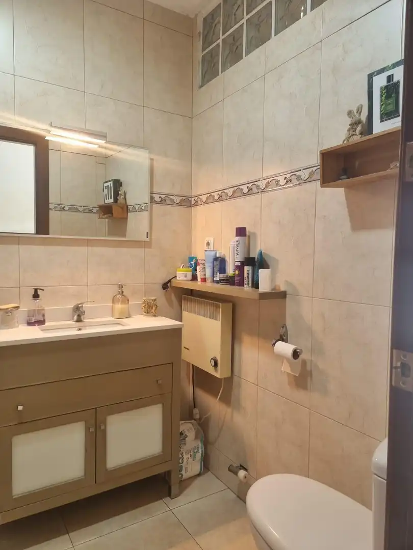 Baño de Casa adosada en venta en Castellar del Vallès con Calefacción, Jardín privado y Terraza