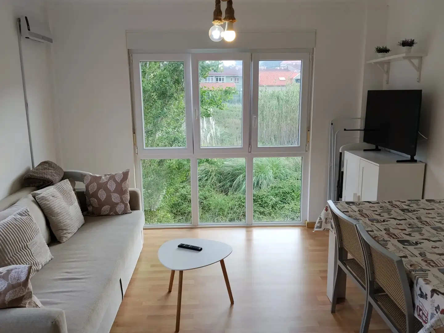 Terrasse von Wohnungen zur Miete in Fisterra mit Abstellraum, Möbliert und Ofen