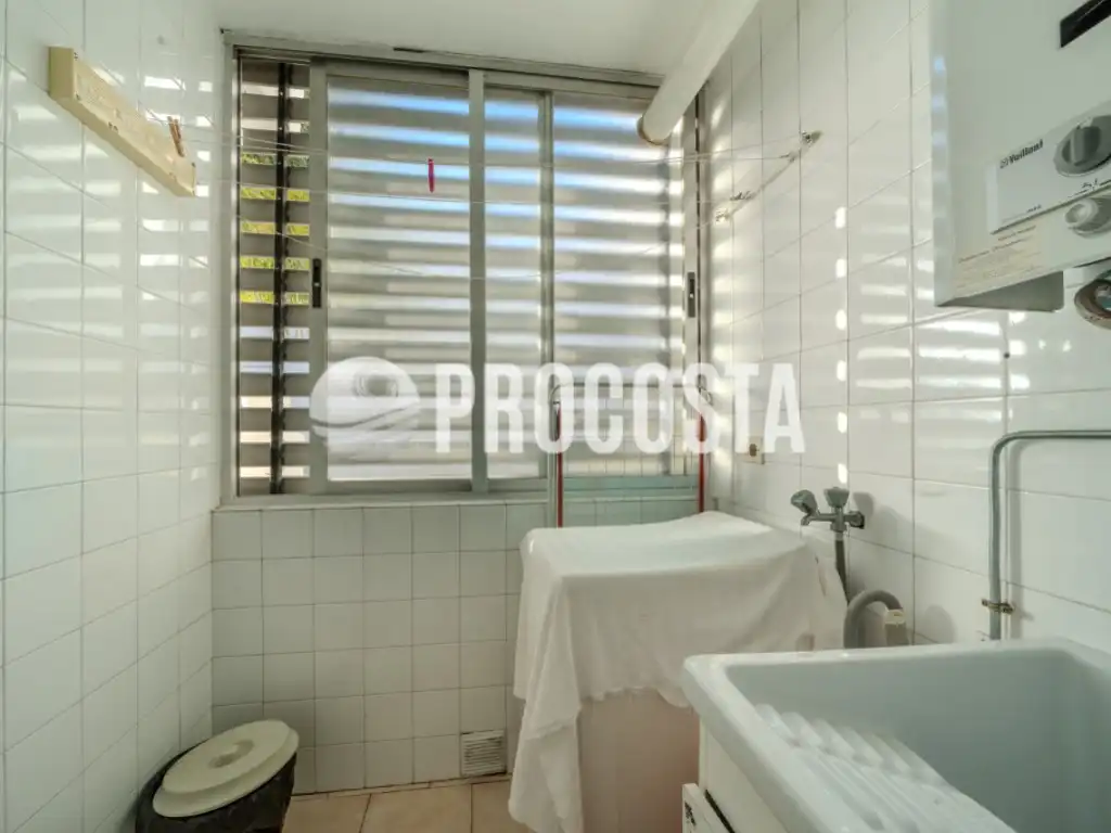 Badezimmer von Wohnung zum Verkauf in Almuñécar mit Klimaanlage, Privatgarten und Terrasse