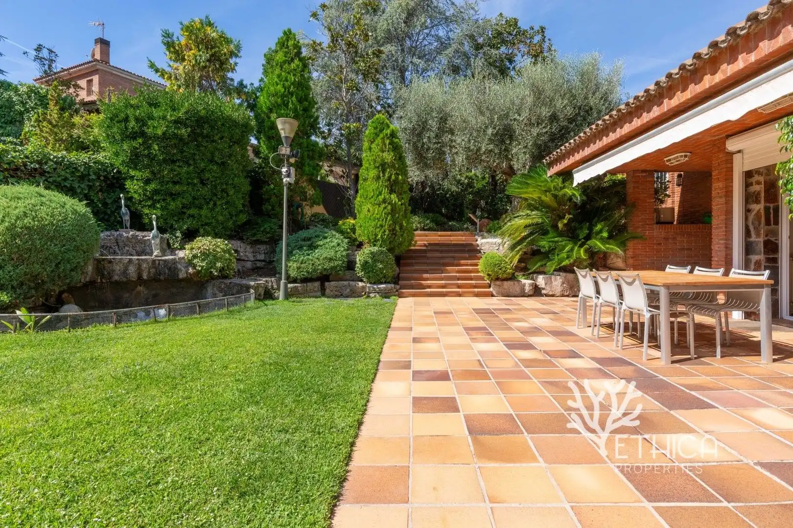 Jardí de Casa o xalet en venda en Cerdanyola del Vallès amb Aire condicionat, Calefacció i Jardí privat
