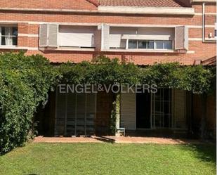 Vista exterior de Casa o xalet en venda en  Madrid Capital amb Aire condicionat, Calefacció i Jardí privat