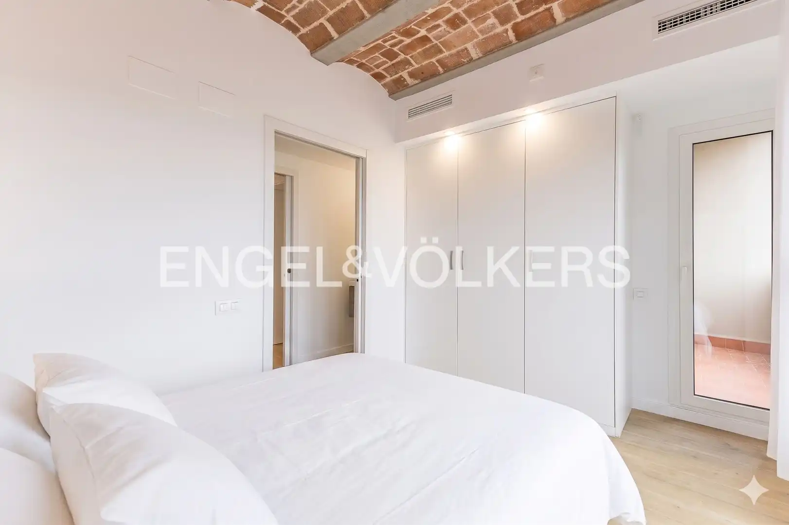 Schlafzimmer von Dachboden zum Verkauf in Barcelona mit Klimaanlage, Heizung und Parkett