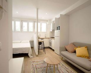 Bedroom of Study to share in  Madrid Capital  with Air Conditioner, Heating and Terrace