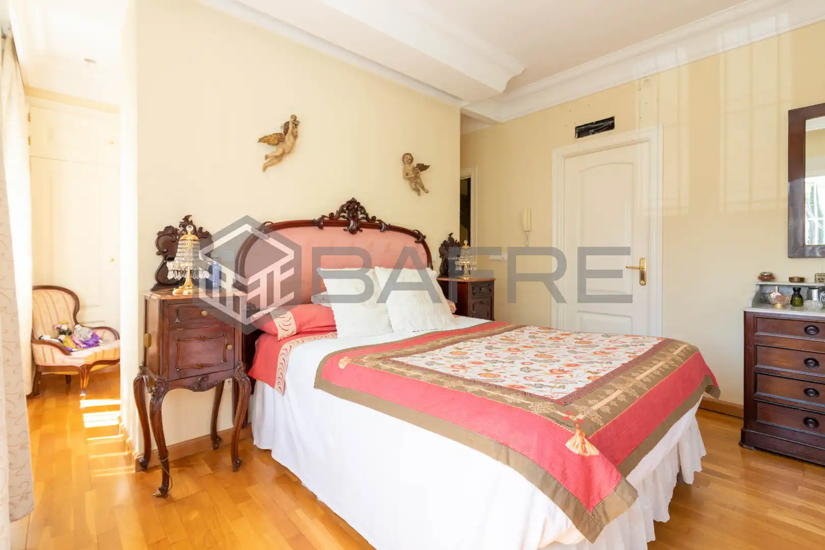 Dormitori de Casa o xalet en venda en Madrid amb Aire condicionat, Calefacció i Jardí privat