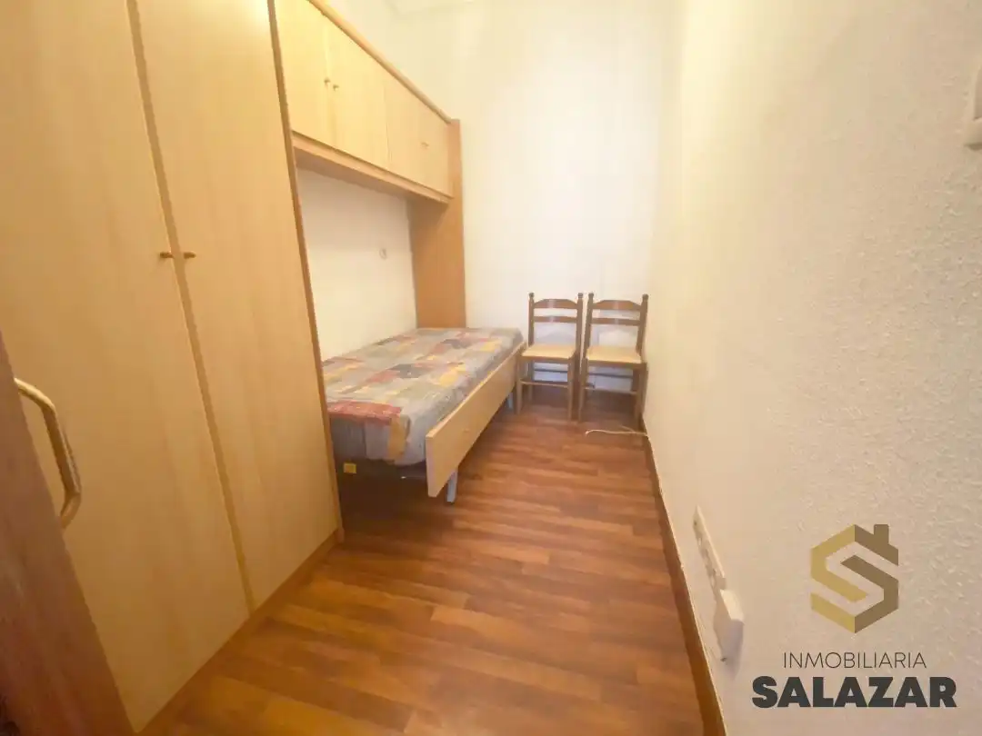 Dormitori de Apartament de lloguer en Abando - Albia
