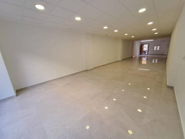 Local comercial en Alquiler en Avenida SANTS PATRONS en Albuixarres