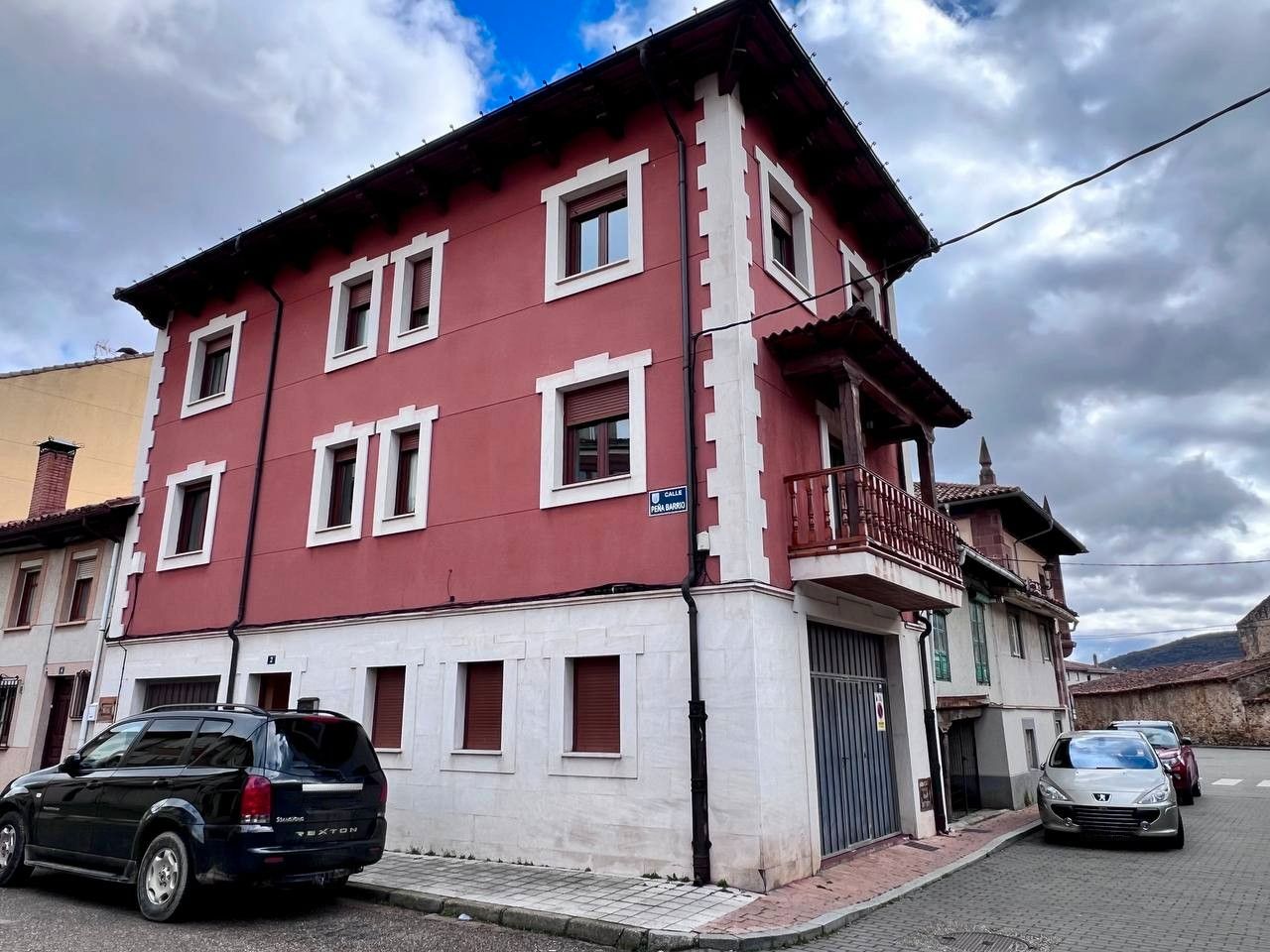Vista exterior de Casa adosada en venda en Cervera de Pisuerga amb Calefacció, Moblat i Forn