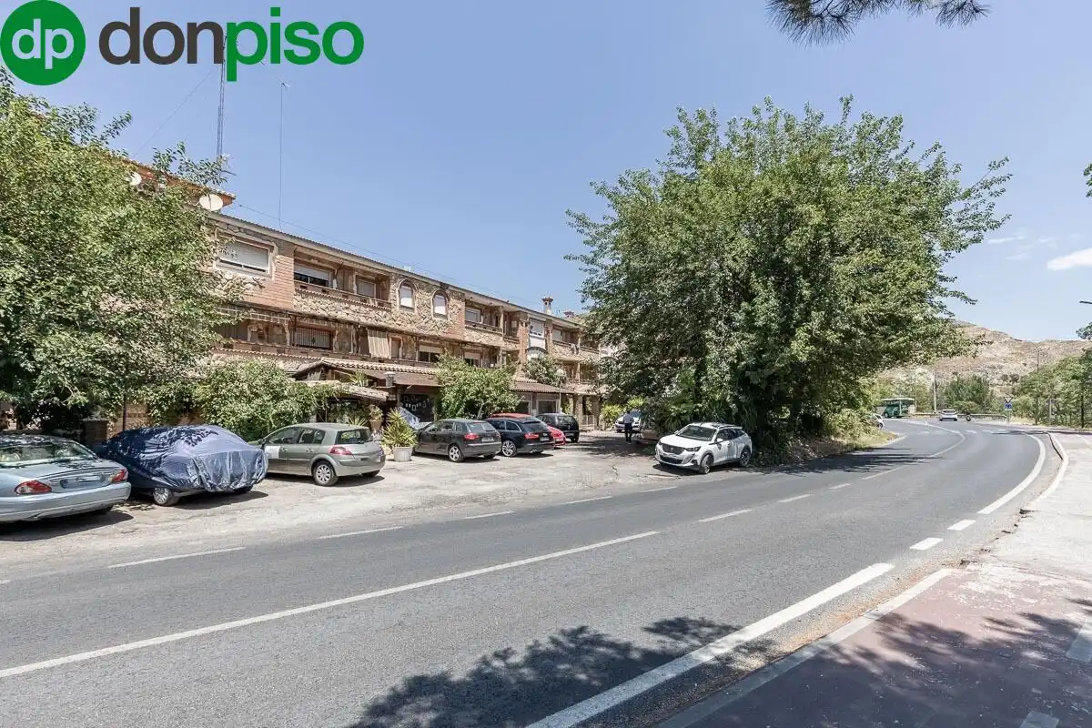Vista exterior de Local en venta en Pinos Genil con Terraza