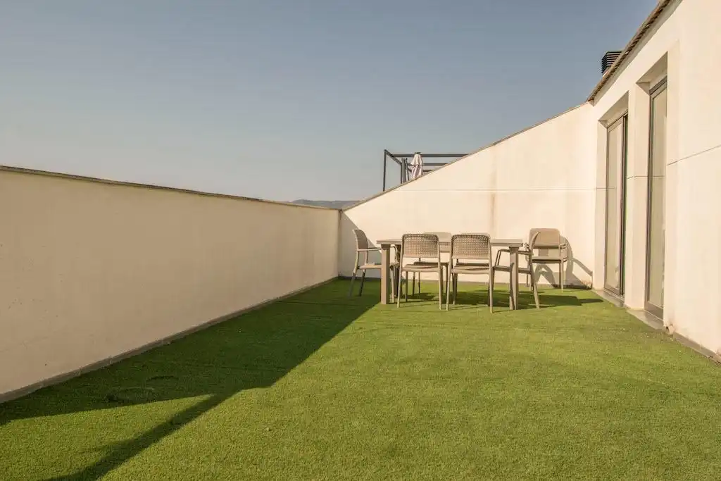 Terraza de Ático de alquiler en La Pobla de Vallbona con Aire acondicionado, Calefacción y Jardín privado