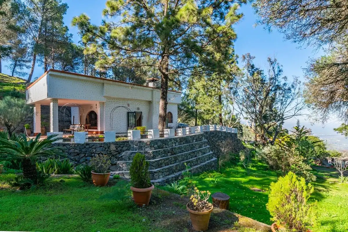 Vista exterior de Casa o xalet en venda en Telde amb Jardí privat